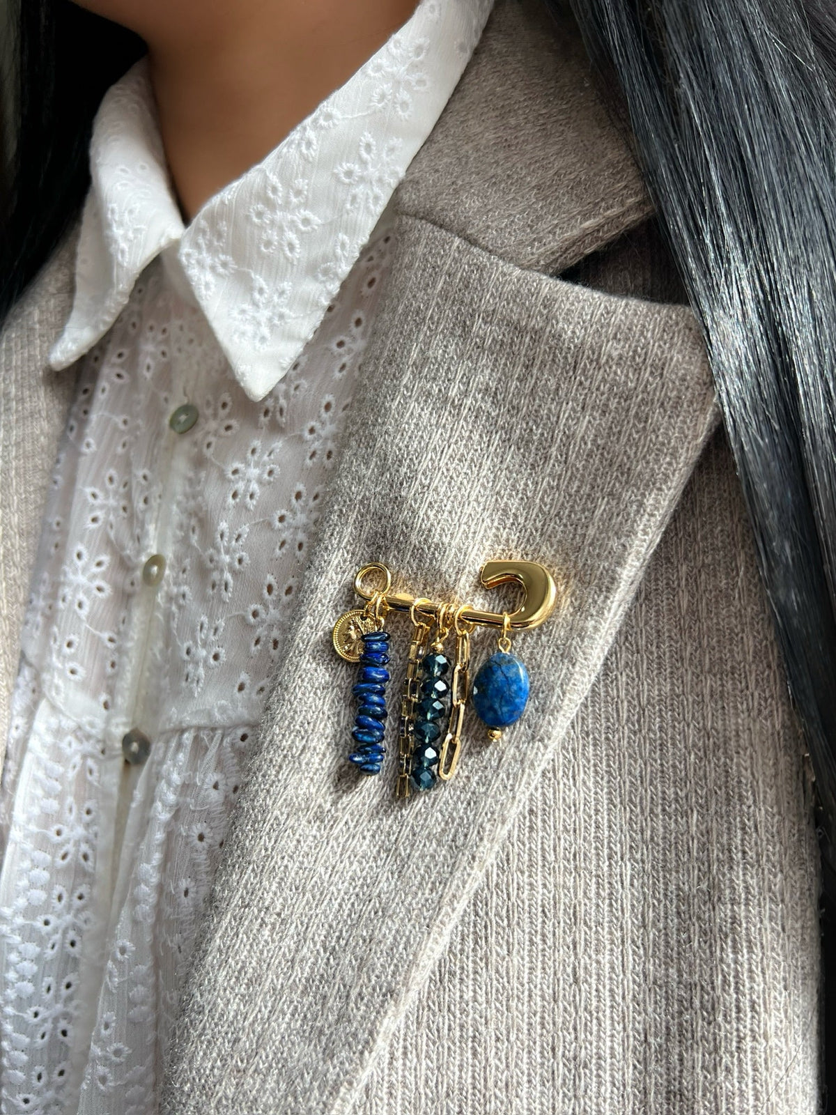 Broche Pedras Lapis Lazuli Com Moeda Antiga - Tiff Joias