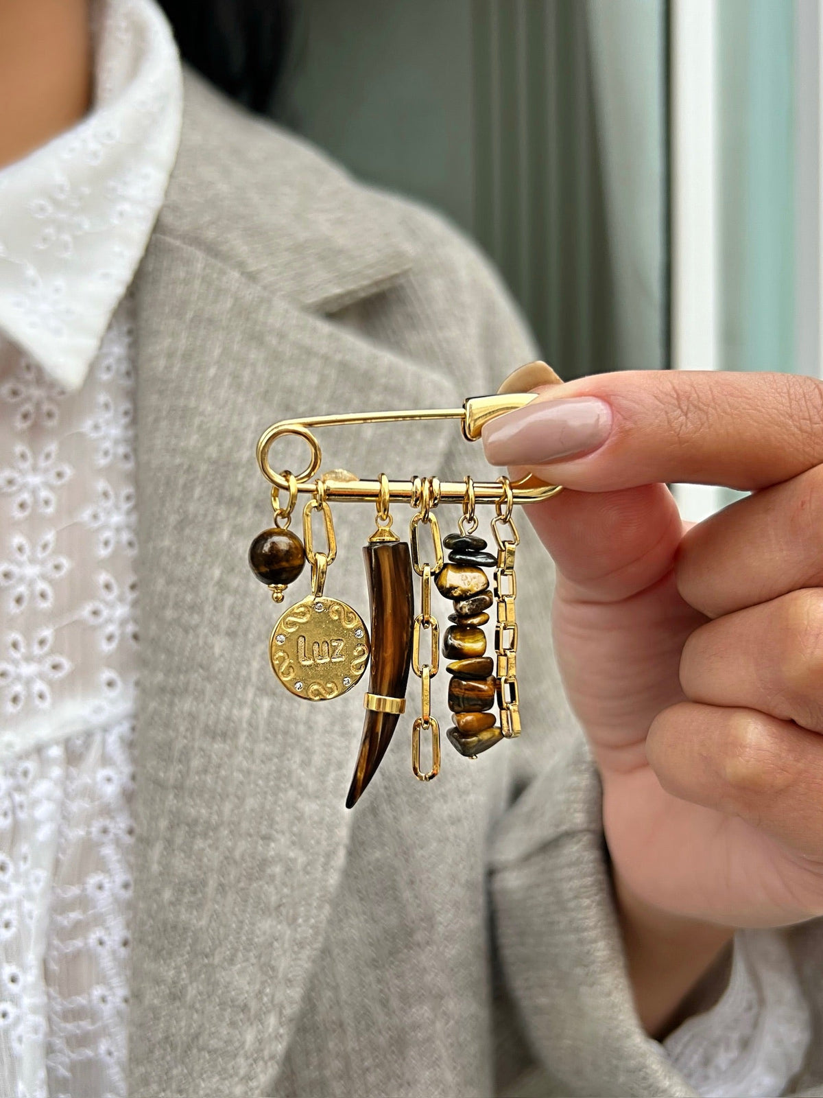 Broche Pedras Olho de Tigre e Dente Madre Marrom - Tiff Joias