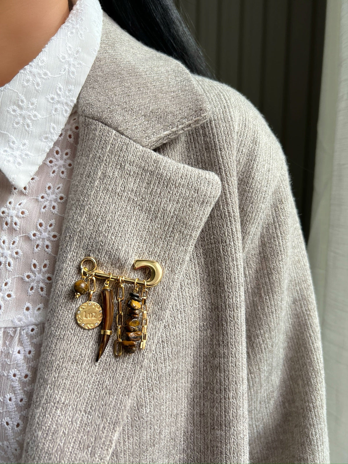 Broche Pedras Olho de Tigre e Dente Madre Marrom - Tiff Joias
