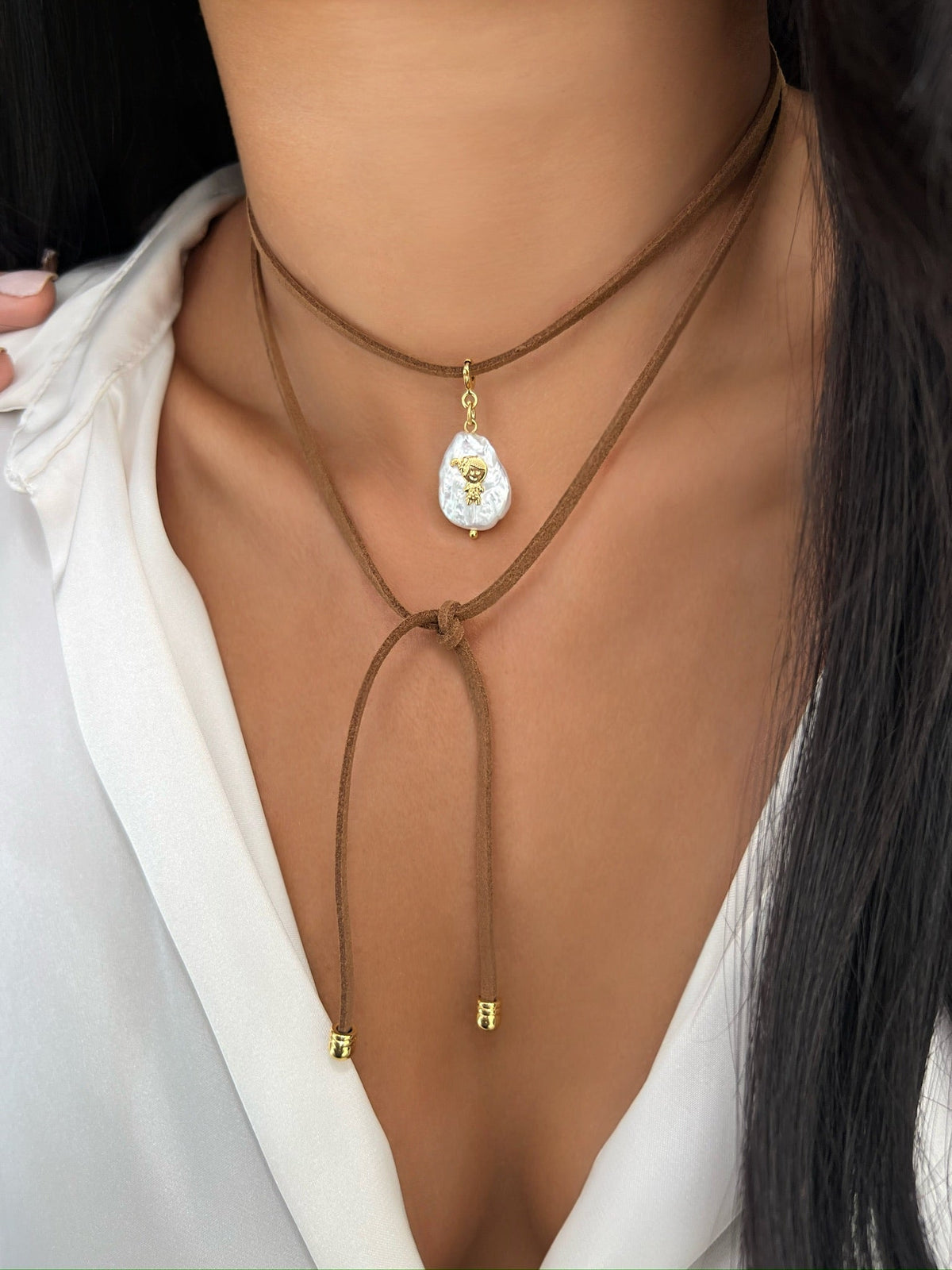Colar Camurça Pérola Barroca Com Pins - Tiff Joias