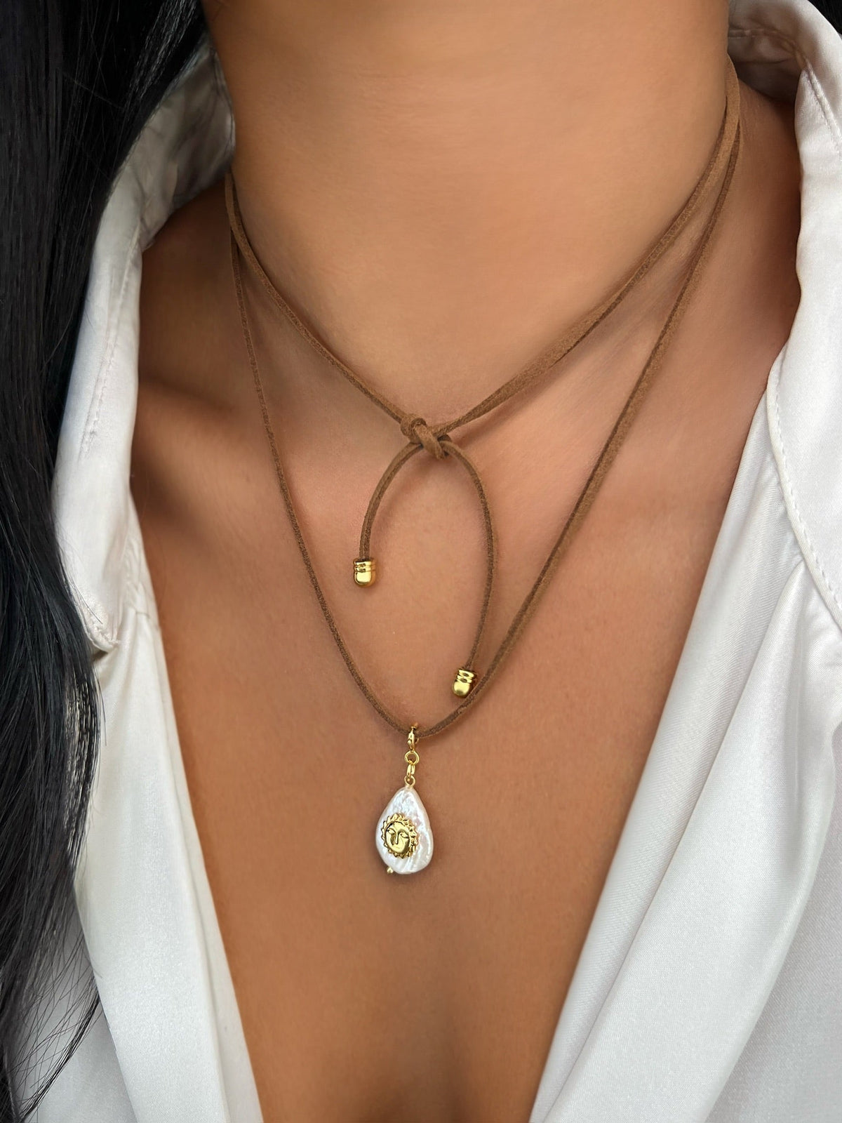 Colar Camurça Pérola Barroca Com Pins - Tiff Joias