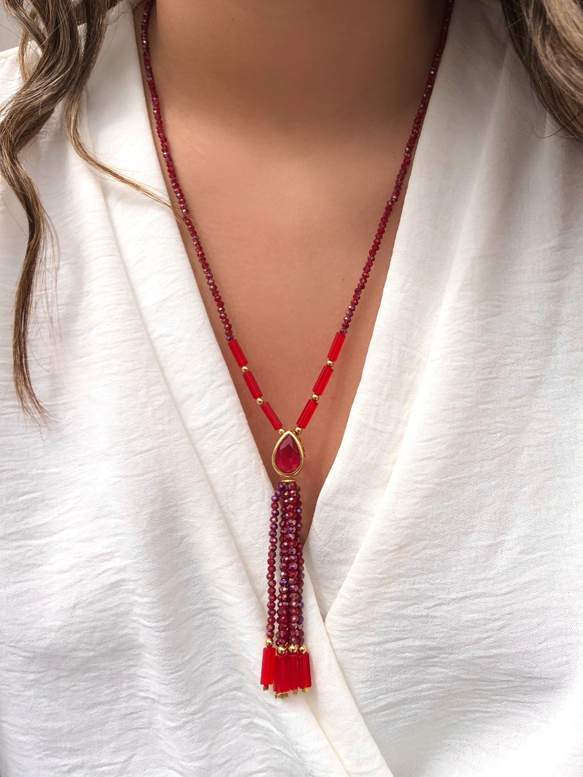 Colar Carol Cristais Lapidados Vermelho Cherry Gota E Tassel 70cm - Tiff Joias