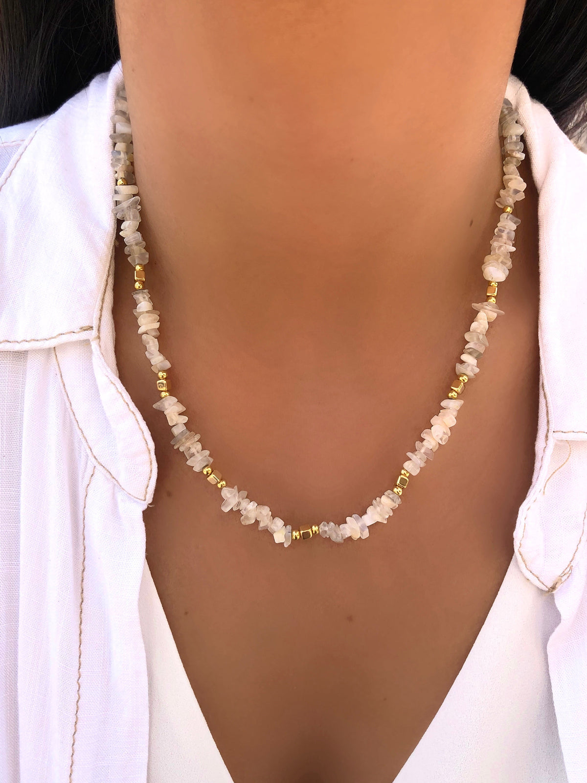 Colar Cascalho Quartzo Rutilado E Detalhes Em Banho Ouro 42cm - Tiff Joias