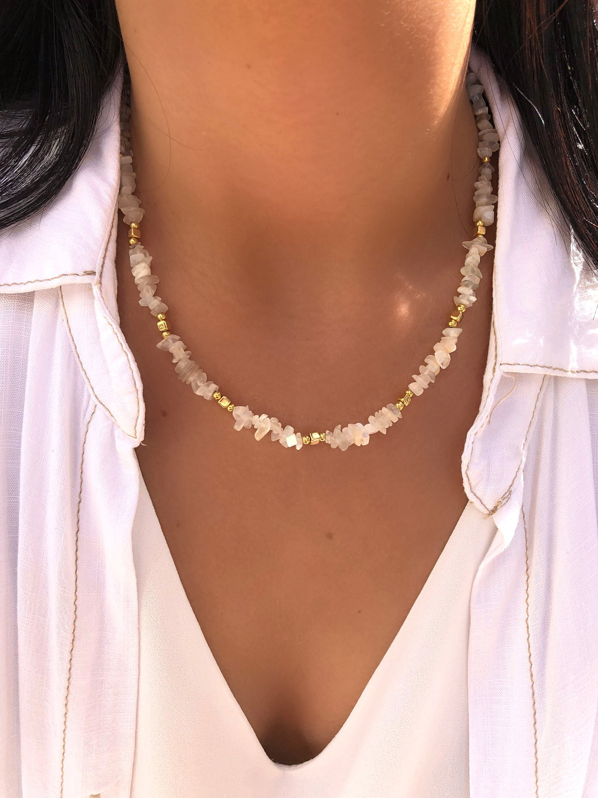 Colar Cascalho Quartzo Rutilado E Detalhes Em Banho Ouro 42cm - Tiff Joias