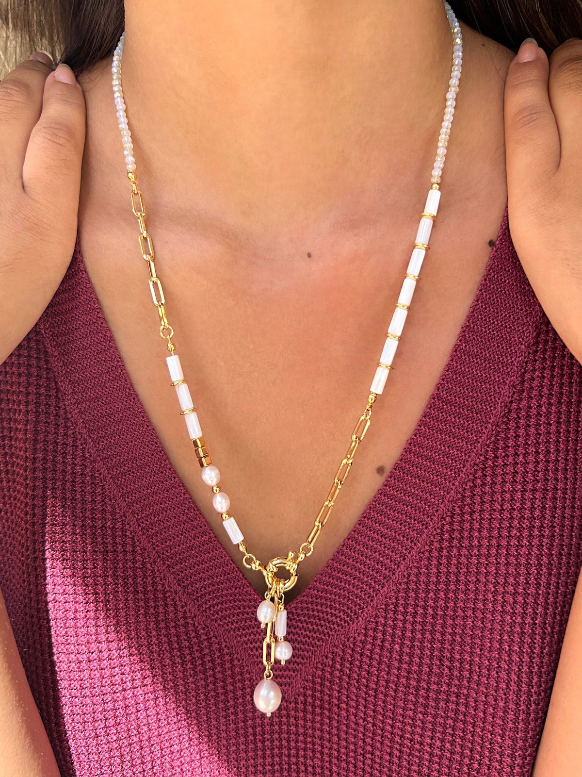Colar Com Madrepérolas Cristais Lapidados Branco Perolado Com Fecho Bóia Isabela 55cm - Tiff Joias