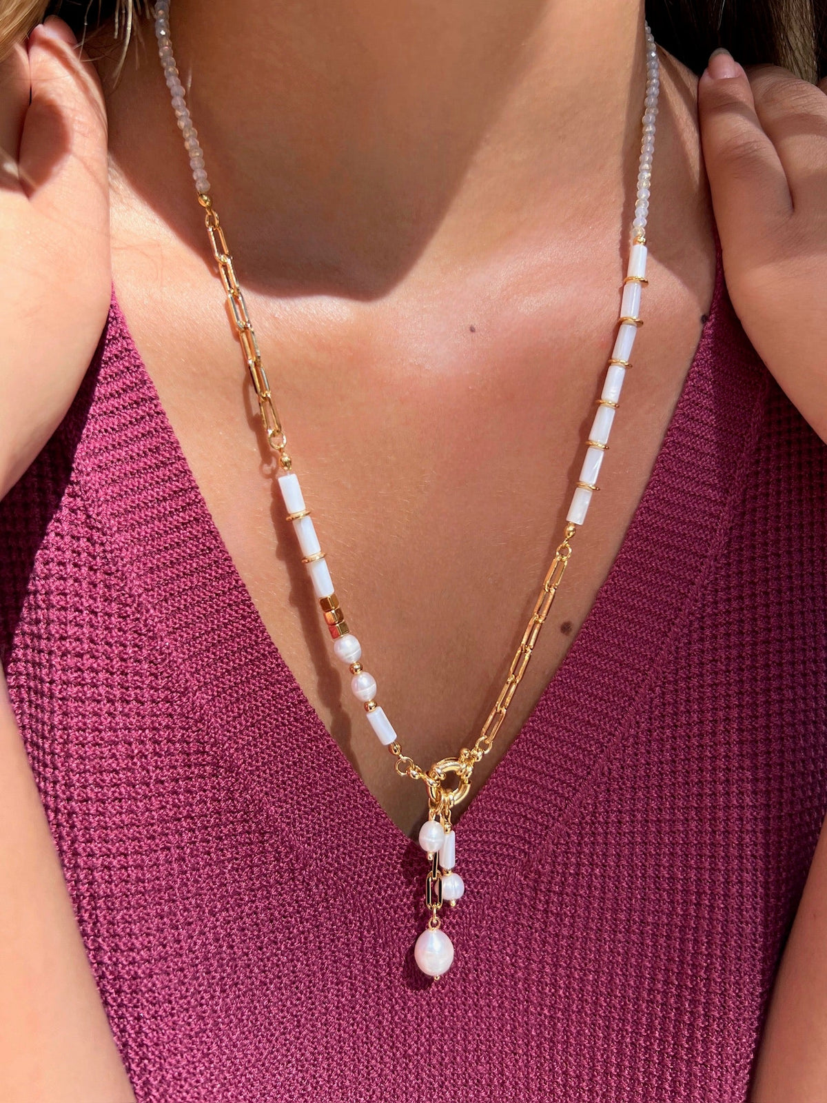 Colar Com Madrepérolas Cristais Lapidados Branco Perolado Com Fecho Bóia Isabela 55cm - Tiff Joias