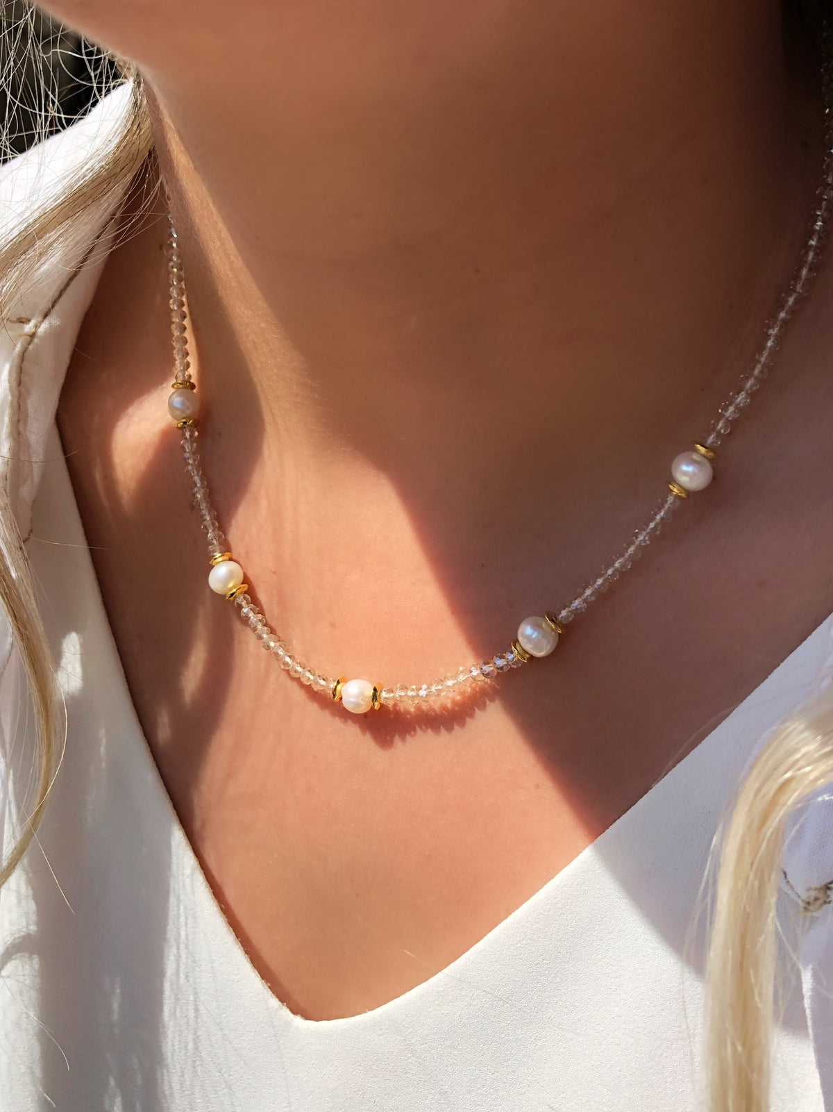 Colar Cristais Champagne Com Cinco Pérolas De Água Doce 42cm - Tiff Joias