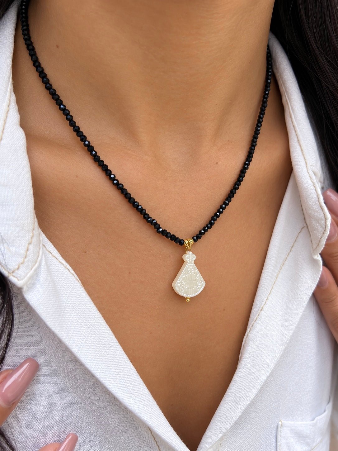Colar Cristais Cor Õnix Com Nossa Senhora Pérola 40cm - Tiff Joias