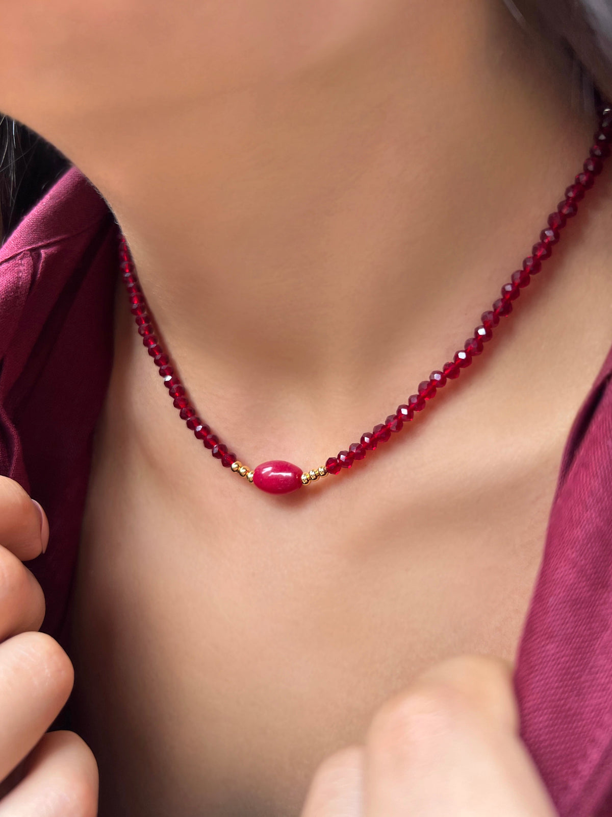 Colar Cristais Cor Vermelho e Pedra Jade Rubi 40cm - Tiff Joias
