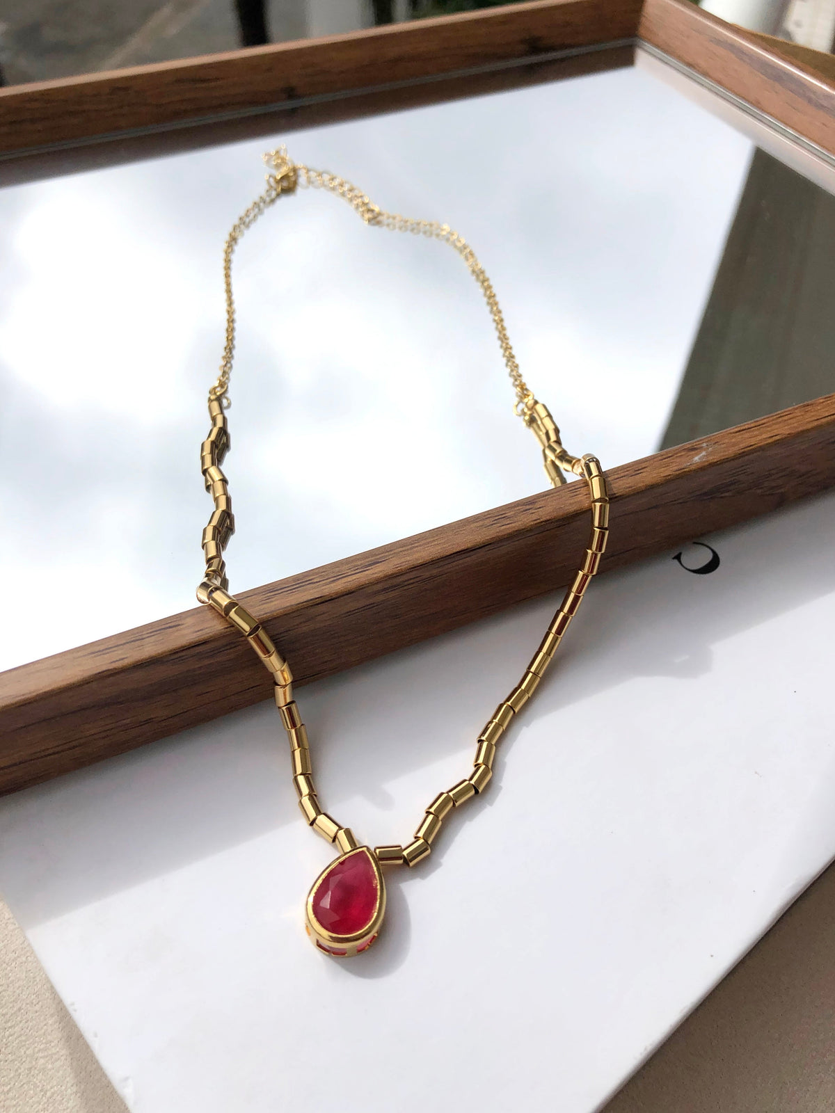 Colar Diana Com Gota Lapidada Cor Vermelho Cherry 45cm - Tiff Joias