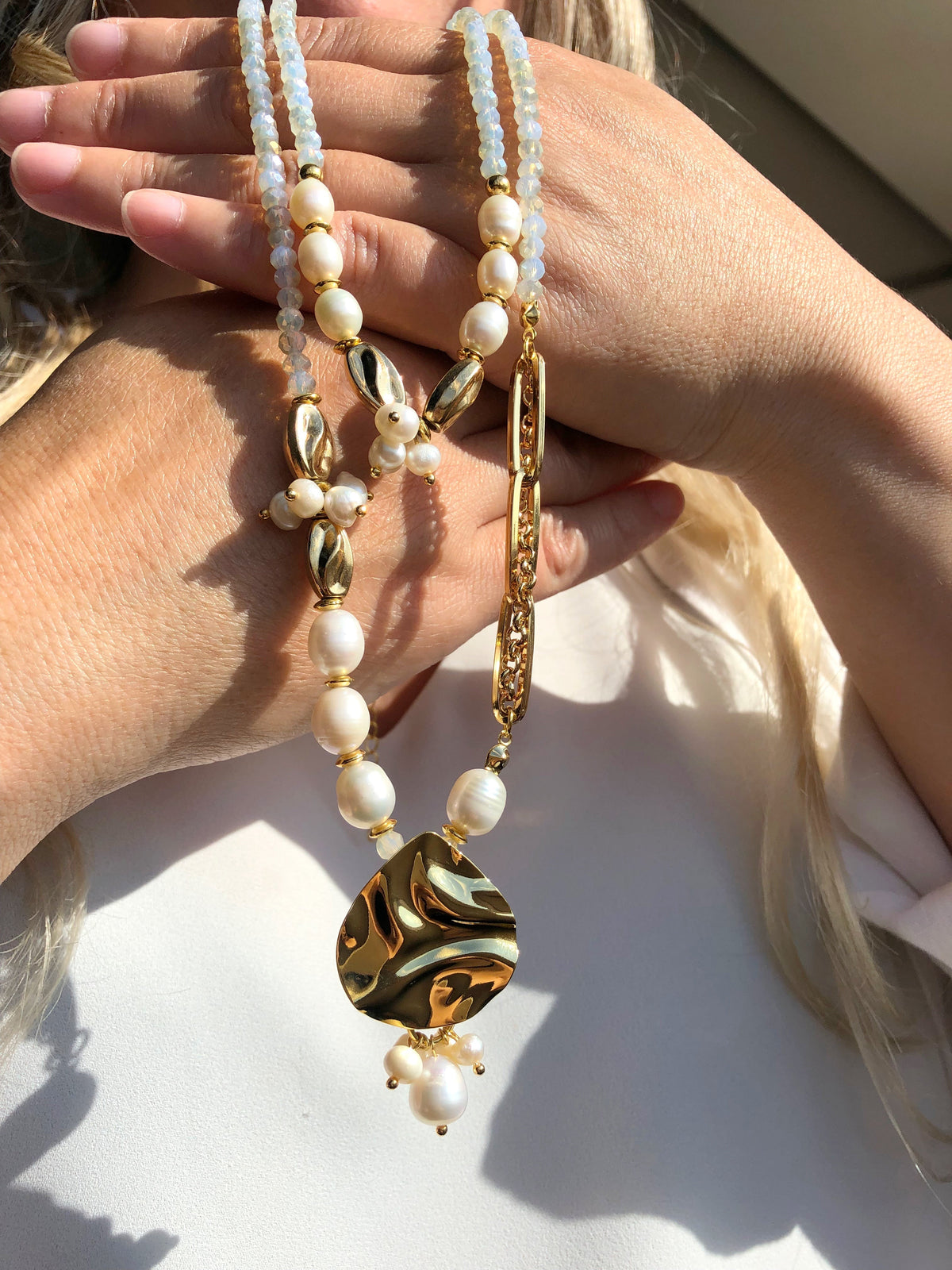 Colar Em Cristais Lapidados Com Pérolas De Água Doce E Mini Cacho De Pérolas 45cm - Tiff Joias