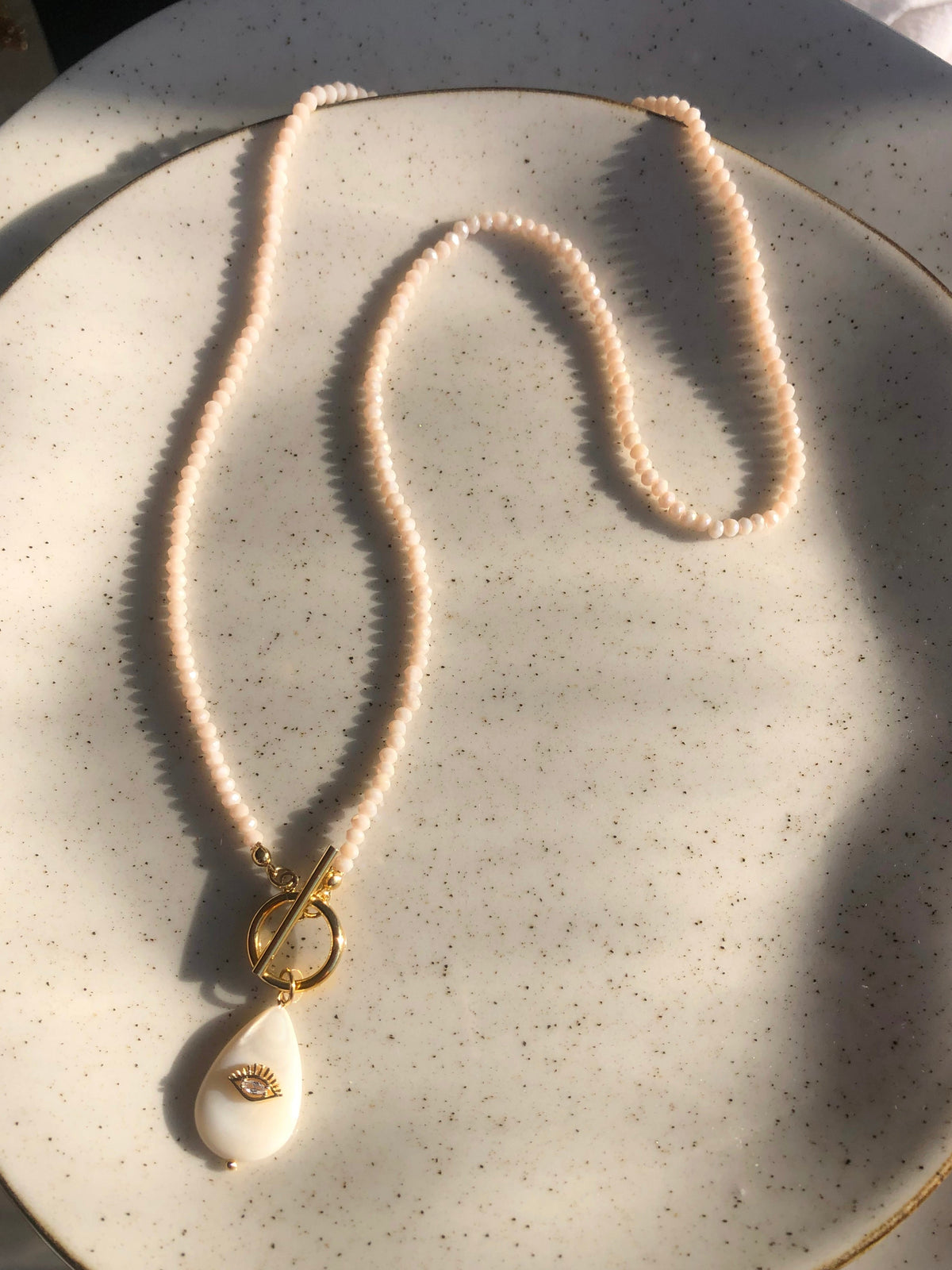 Colar Em Cristais Lapidados Nude E Gota Madreperola 55cm - Tiff Joias