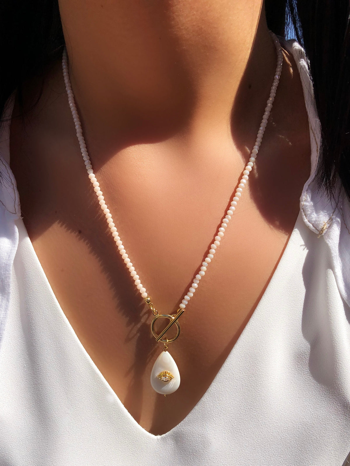 Colar Em Cristais Lapidados Nude E Gota Madreperola 55cm - Tiff Joias