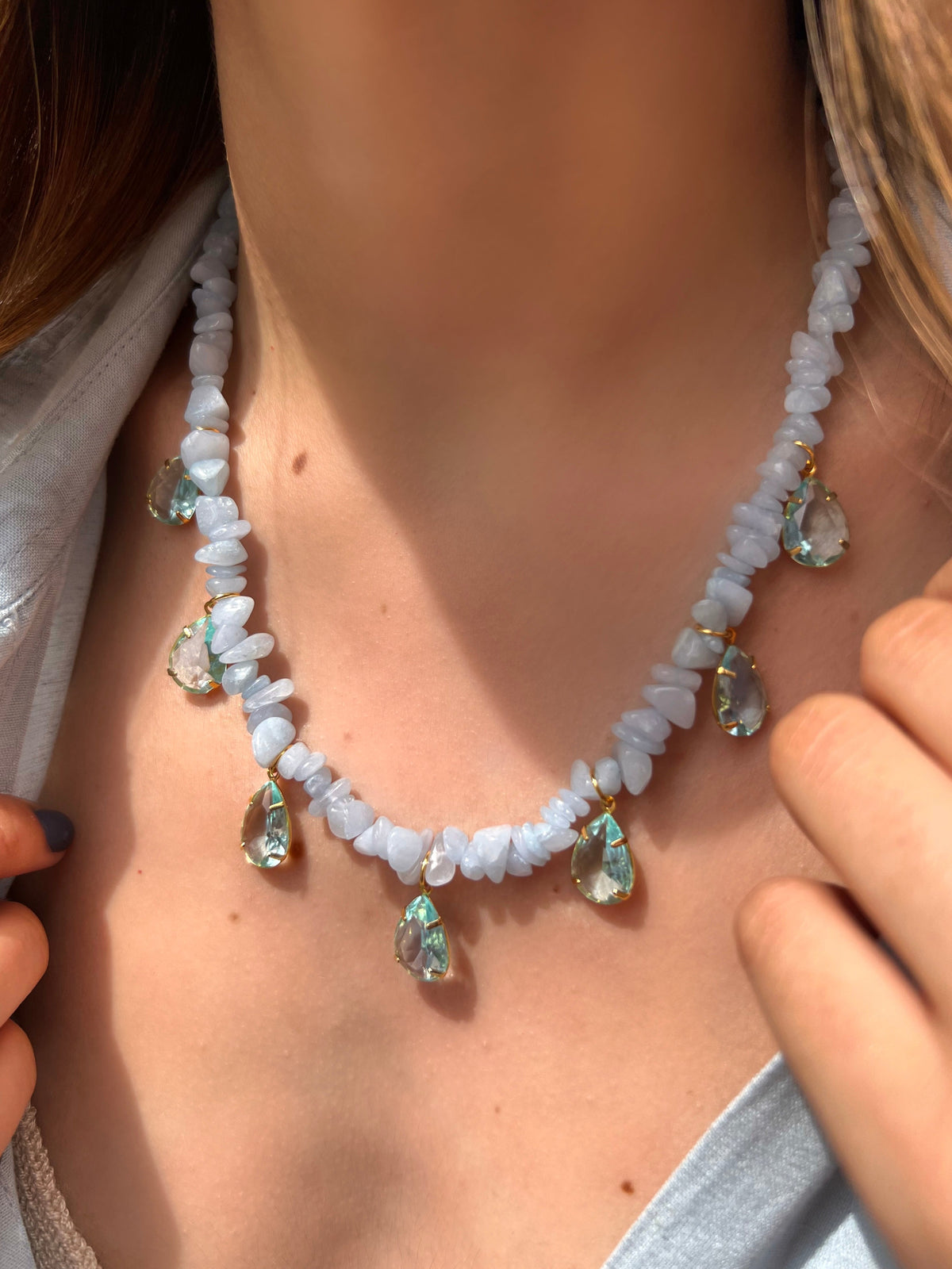 Colar Flora Cascalhos Jade Azul e Gotas Água Marinha 45cm - Tiff Joias
