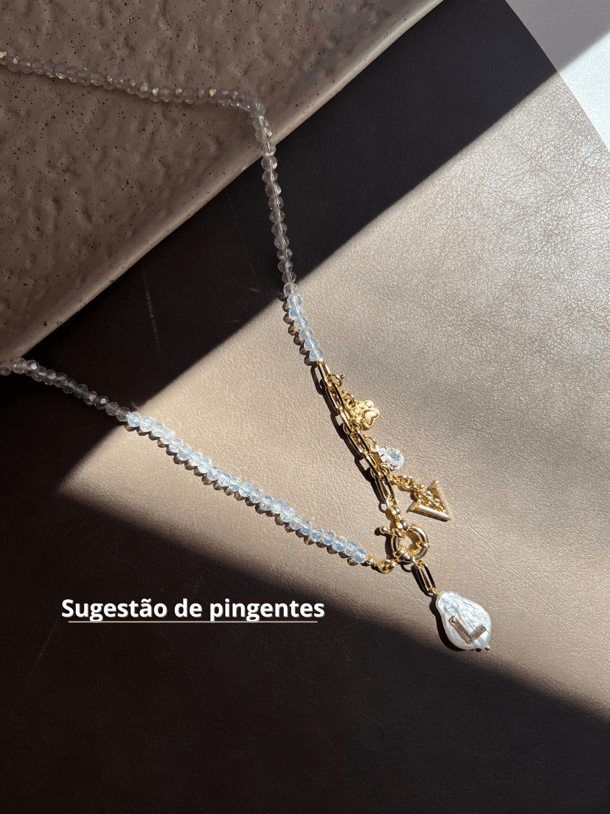 Colar Profissões Pins Removíveis Com Pérola Barroca e Inicial 50cm - Tiff Joias