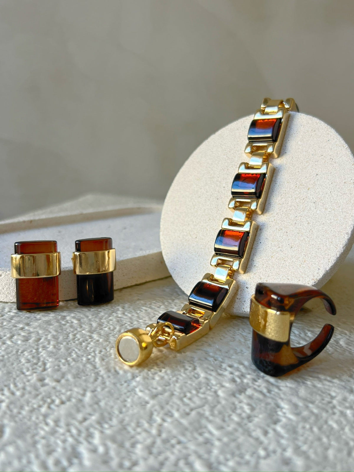 Conjunto De Três Peças Banho Ouro e Detalhes Marrom - Tiff Joias