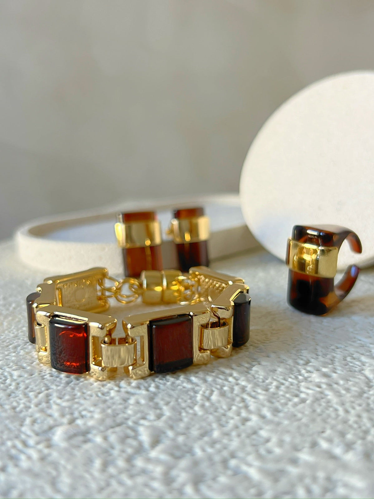 Conjunto De Três Peças Banho Ouro e Detalhes Marrom - Tiff Joias