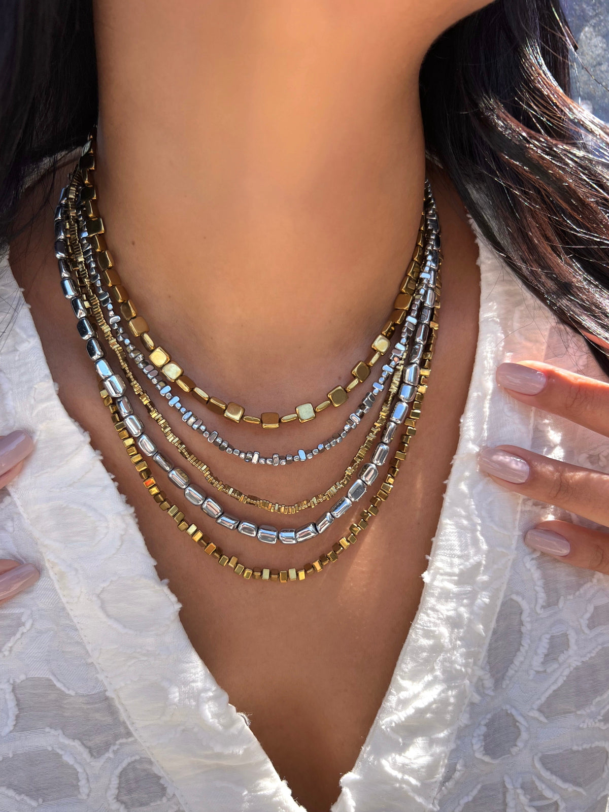 Mix De Cinco Colares Hematitas Naturais Banho Ouro e Ródio Branco - Tiff Joias