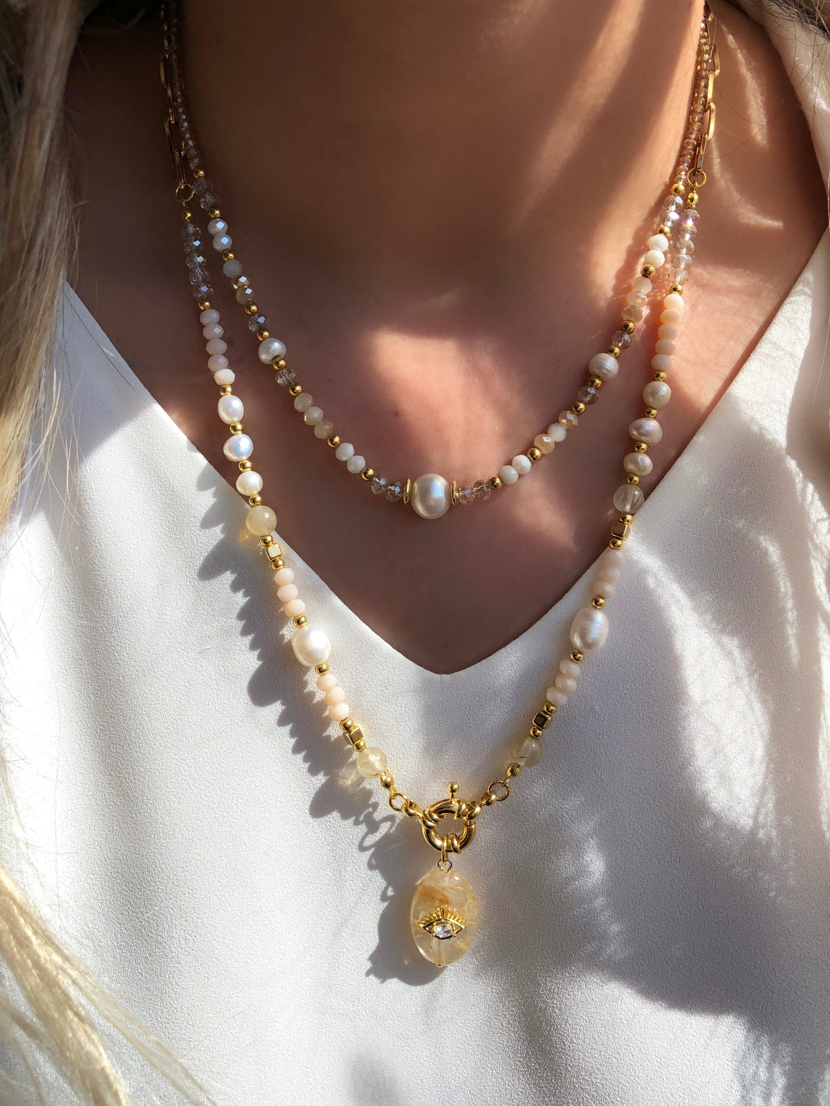 Mix De Colares Classicos Tons Nude Com Pedra Quartzo E Olho Grego - Tiff Joias