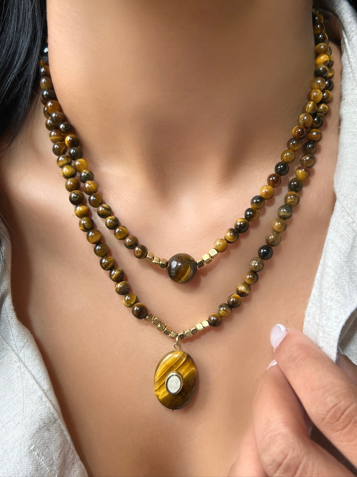 Mix De Dois Colares Pedras Olho De Tigre Esfera Com Cubos Banho Ouro 18k - Tiff Joias