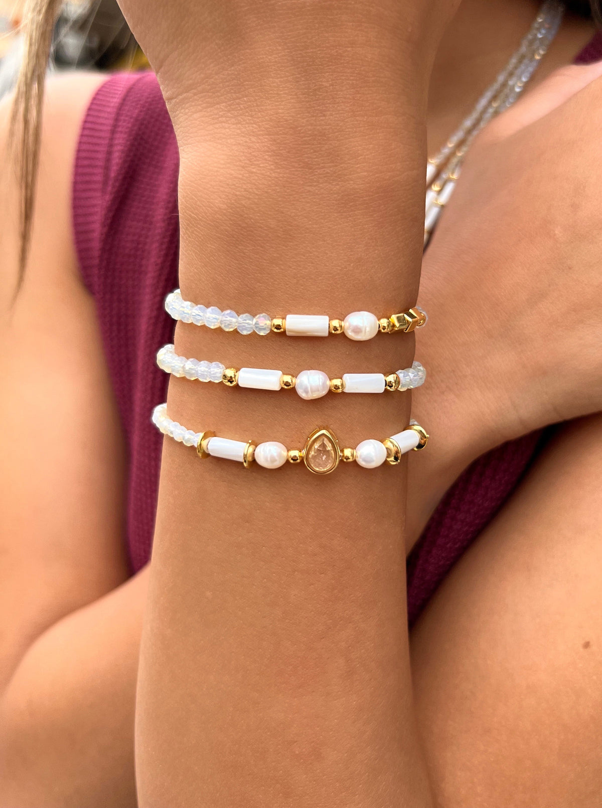 Mix De Pulseiras Carol Branco Perolado Com Madrepérola - Tiff Joias