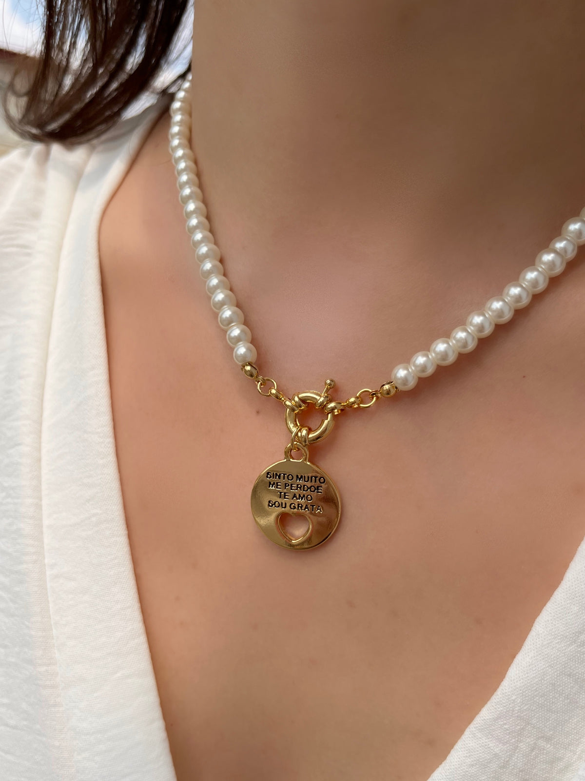 Colar Perola Com Pingente Medalha Ho'oponopono