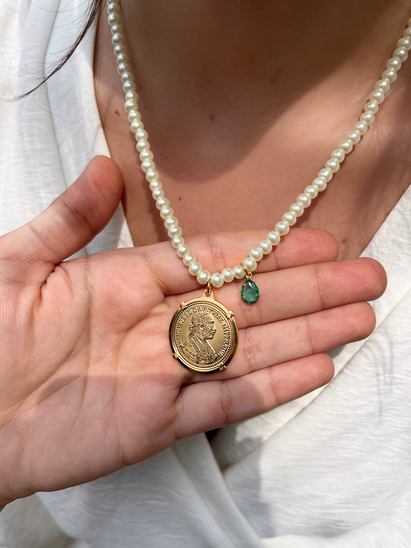 Colar Perola Com Pingente Moeda Antiga