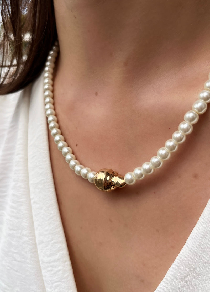 Colar Perola Com Detalhe De Perola Barroca Banhada A Ouro 18k