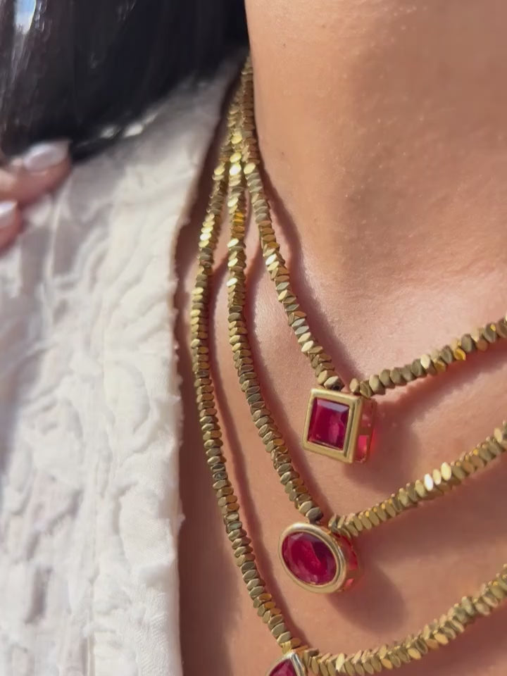 Mix De Três Colares Hematita Ouro Com Rubi