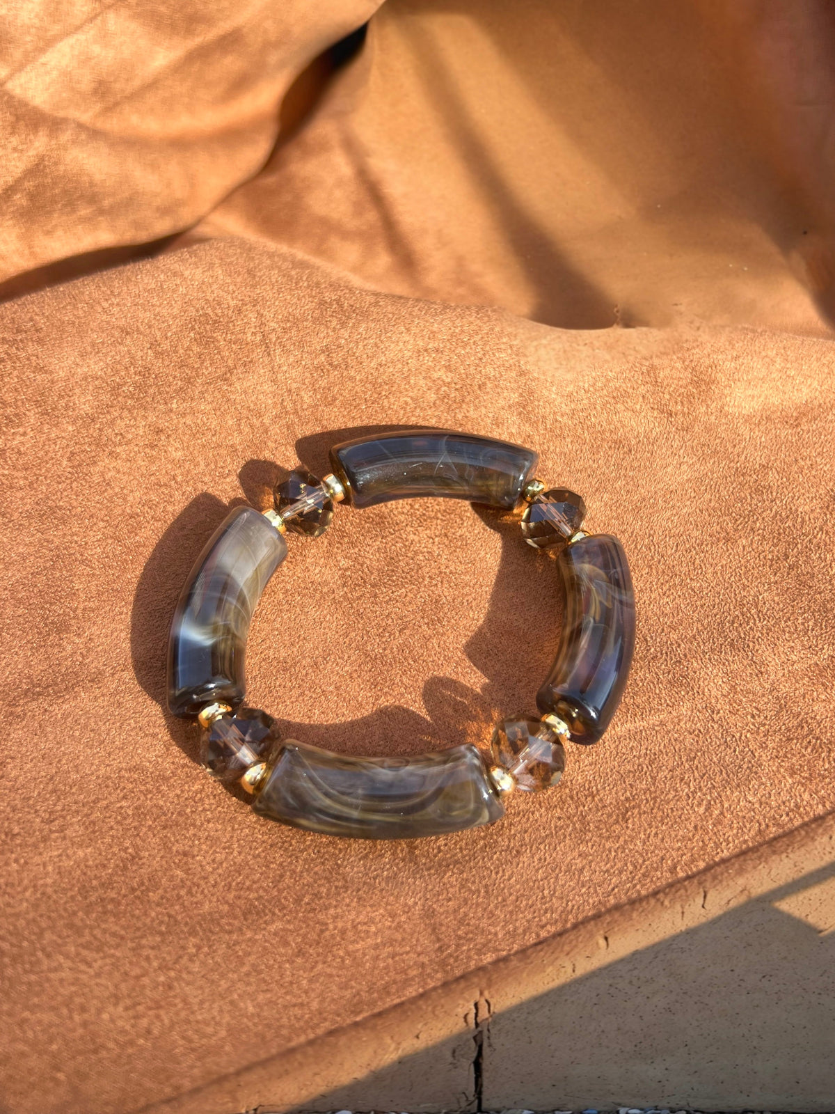 Pulseira Acrílica Soho Marrom e Cristal Lapidado 17cm - Tiff Joias