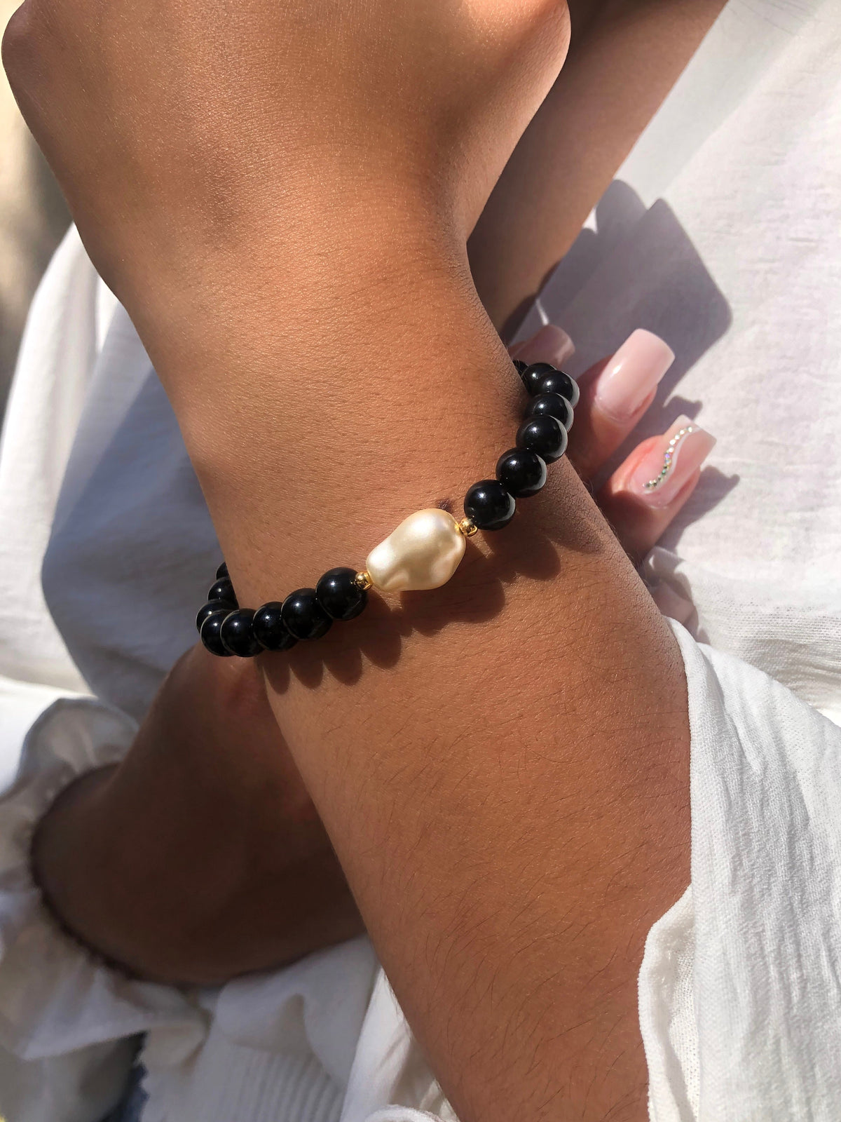 Pulseira Bolas Pretas E Pérola Barroca Acrílica - Tiff Joias