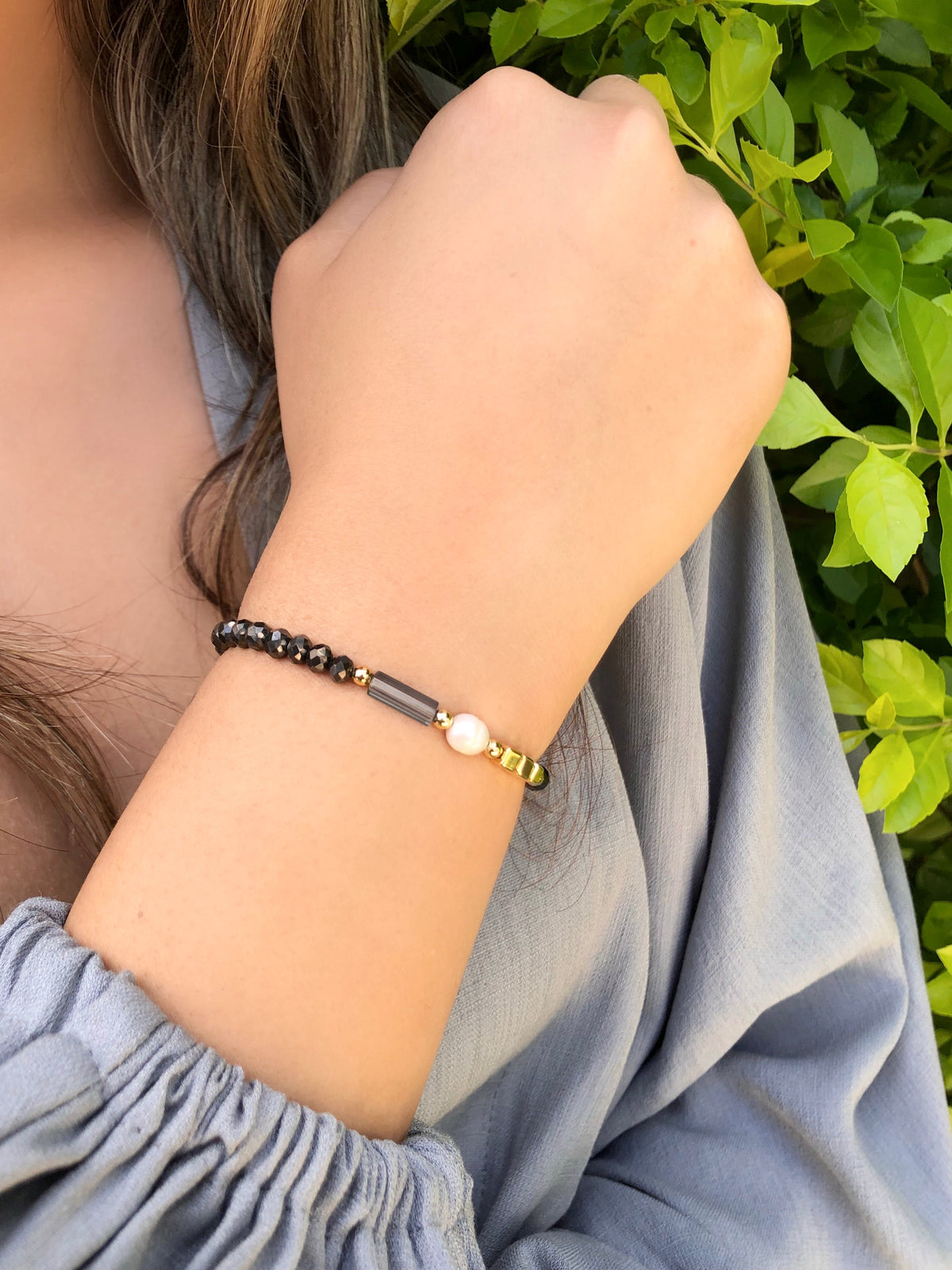 Pulseira Carol Grafite Com Pérola E Cubos - Tiff Joias