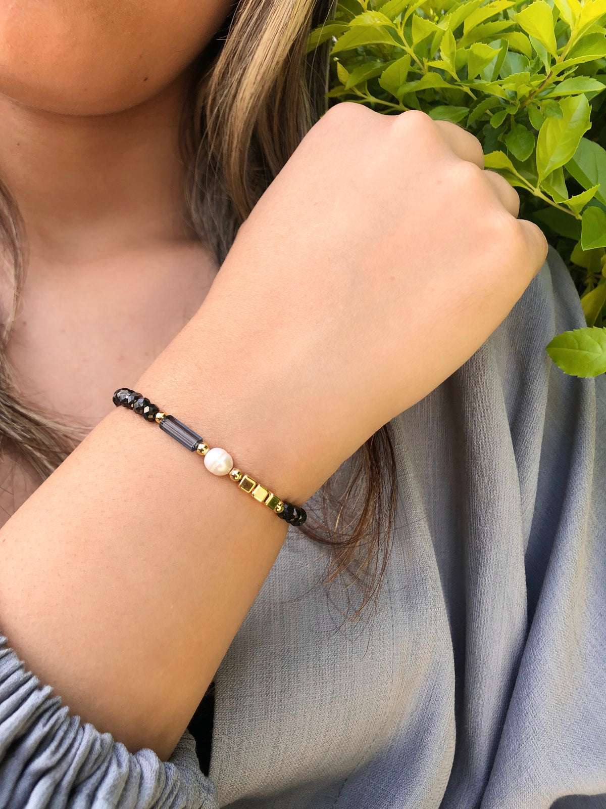 Pulseira Carol Grafite Com Pérola E Cubos - Tiff Joias