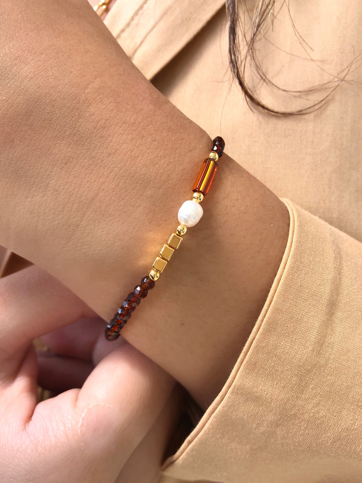 Pulseira Carol Marrom E Pérola E Cubos - Tiff Joias