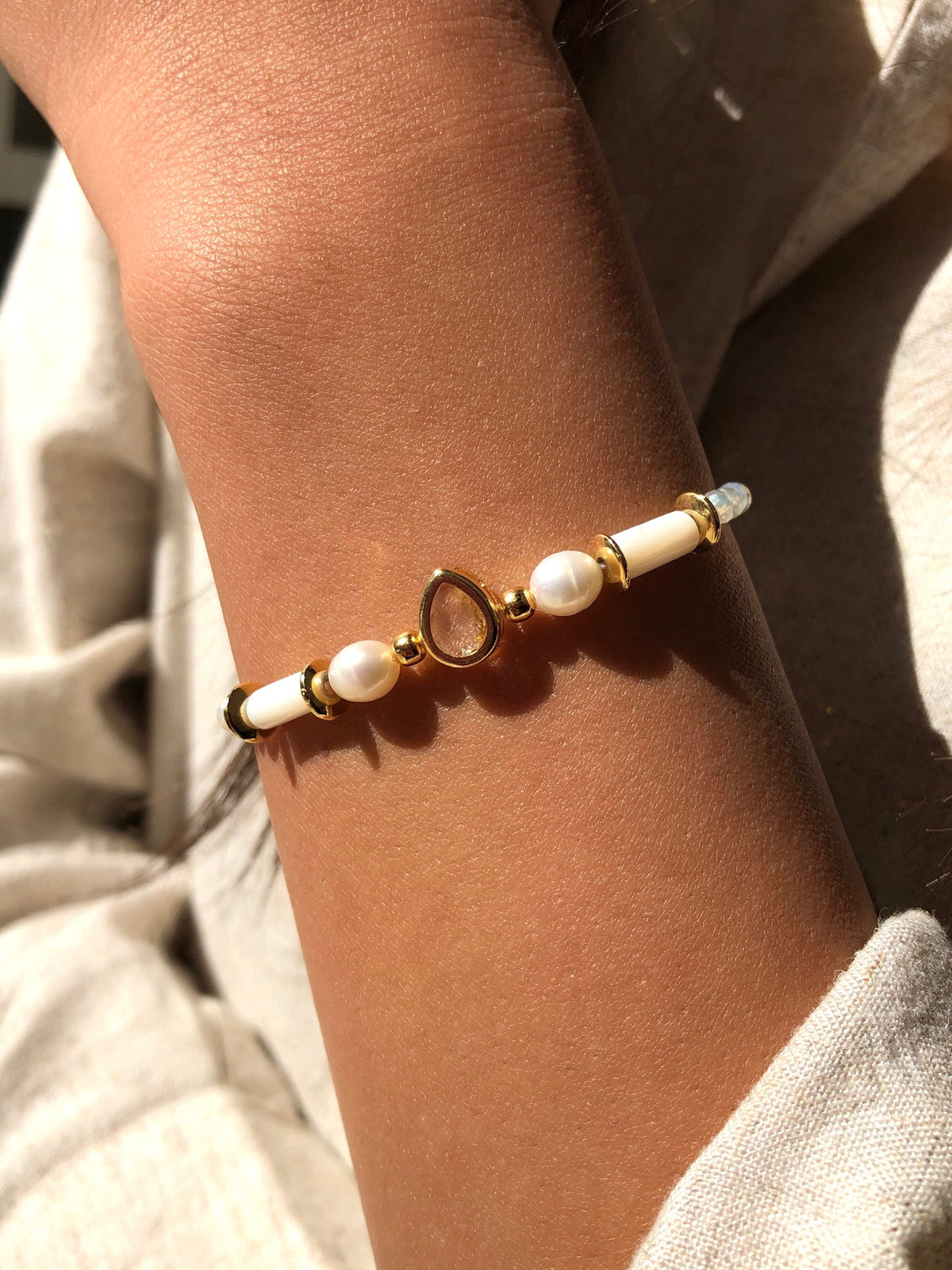 Pulseira Com Mini Gota E Madrepérola Carol 16cm - Tiff Joias