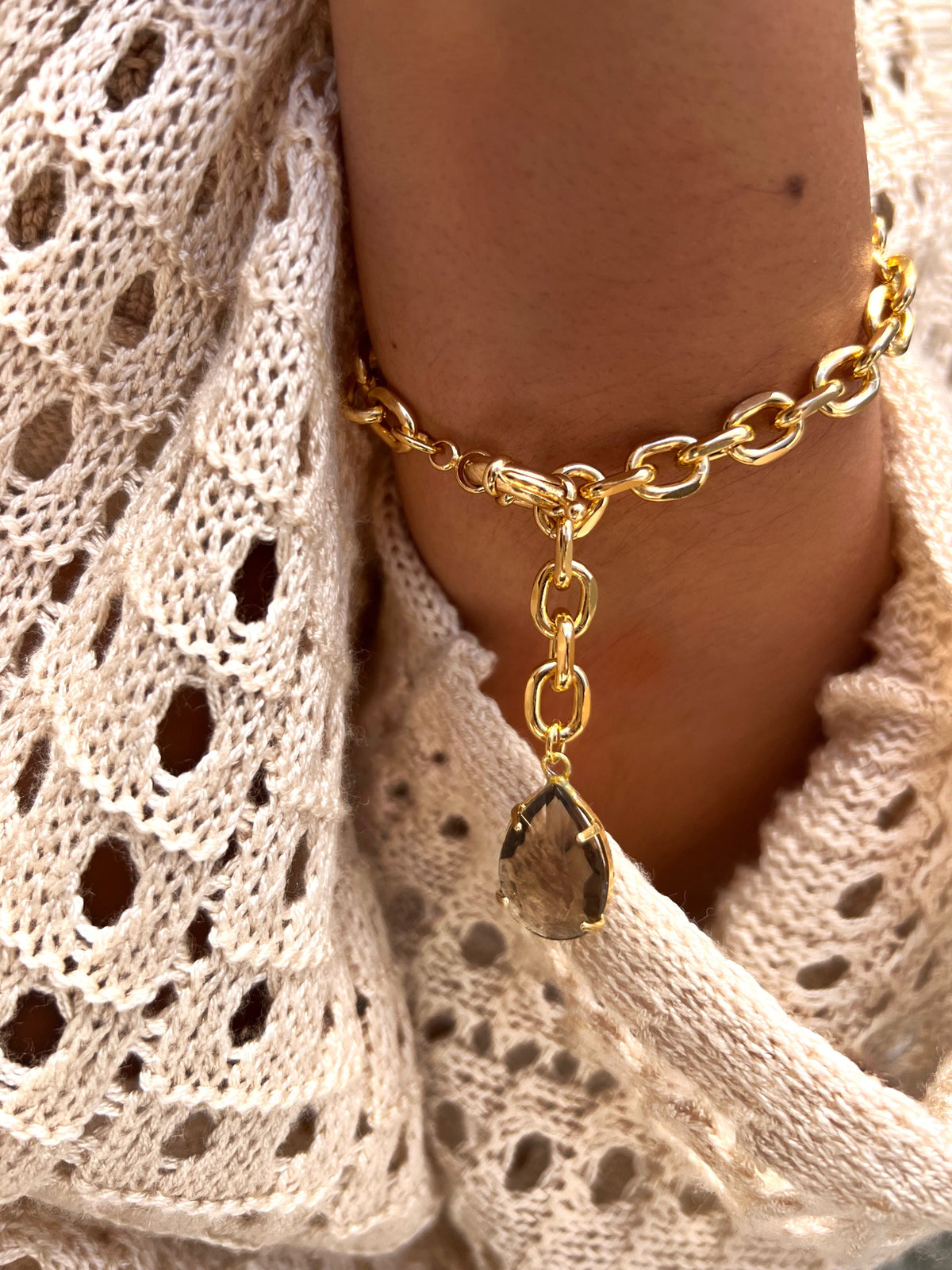 Pulseira Corrente Oval Leve Gota Acrílica Fumê Fecho Bóia 22cm - Tiff Joias