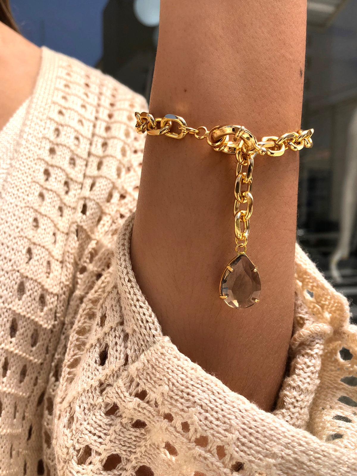 Pulseira Corrente Oval Leve Gota Acrílica Fumê Fecho Bóia 22cm - Tiff Joias
