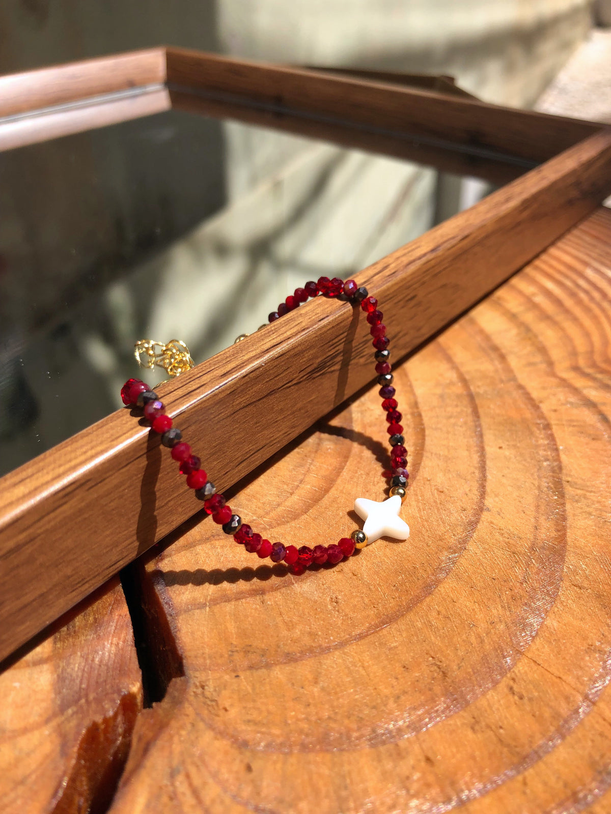 Pulseira Lais Cristais Mix Vermelho Cherry E Estrela Madrepérola 16cm - Tiff Joias