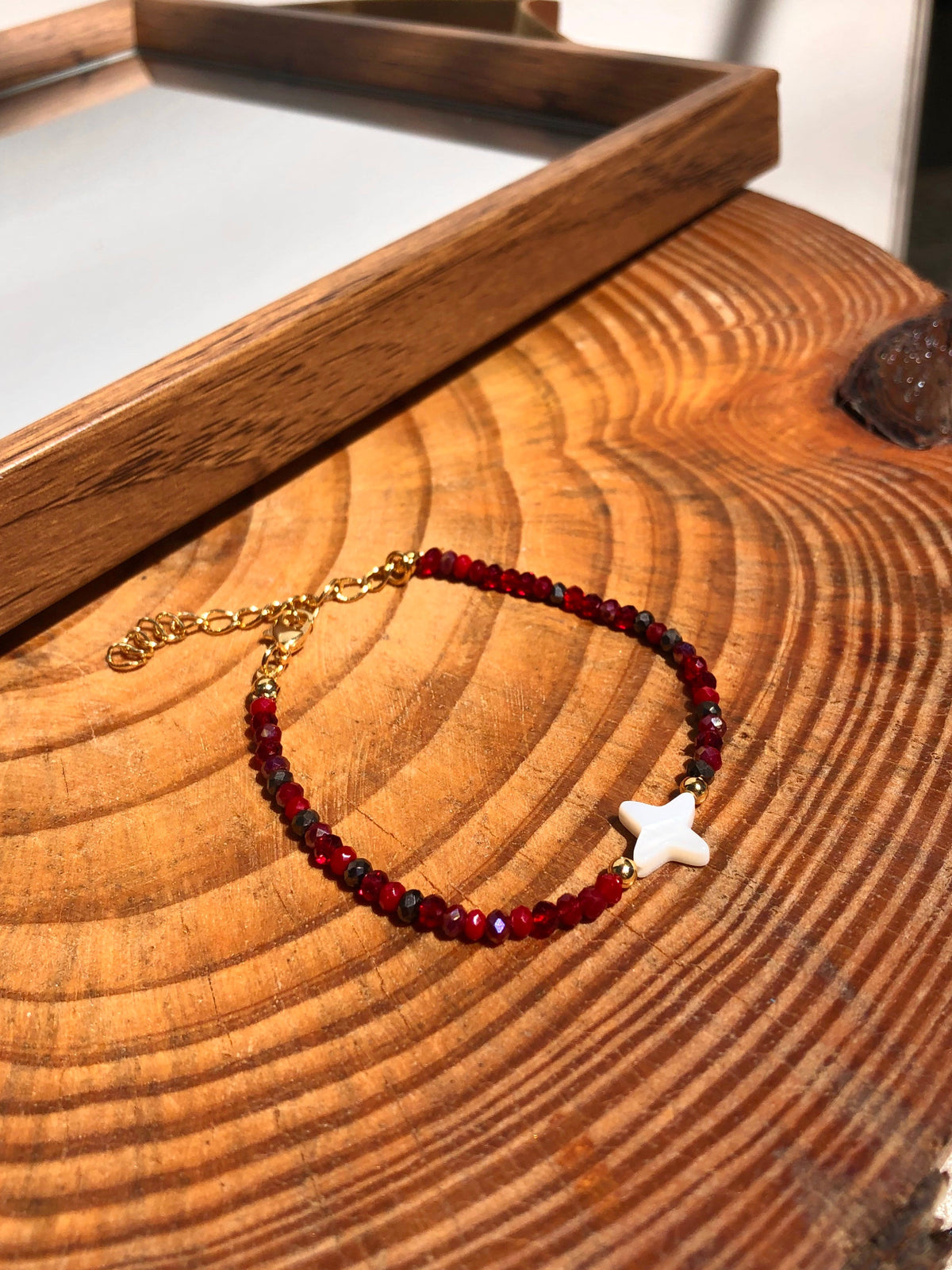 Pulseira Lais Cristais Mix Vermelho Cherry E Estrela Madrepérola 16cm - Tiff Joias