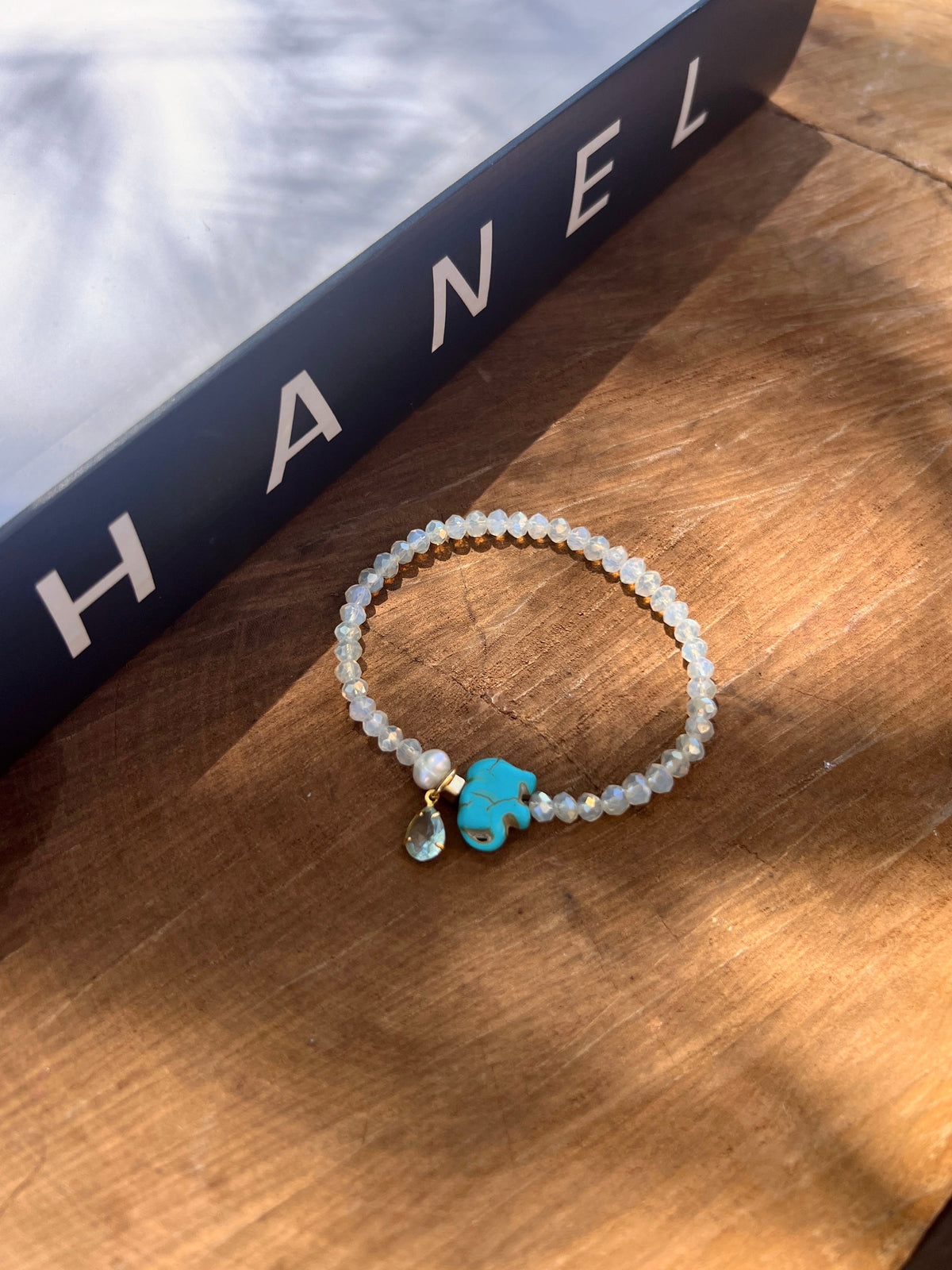 Pulseira Maite Gota Lapidada Água Marinha Com Elefante Turquesa - Tiff Joias