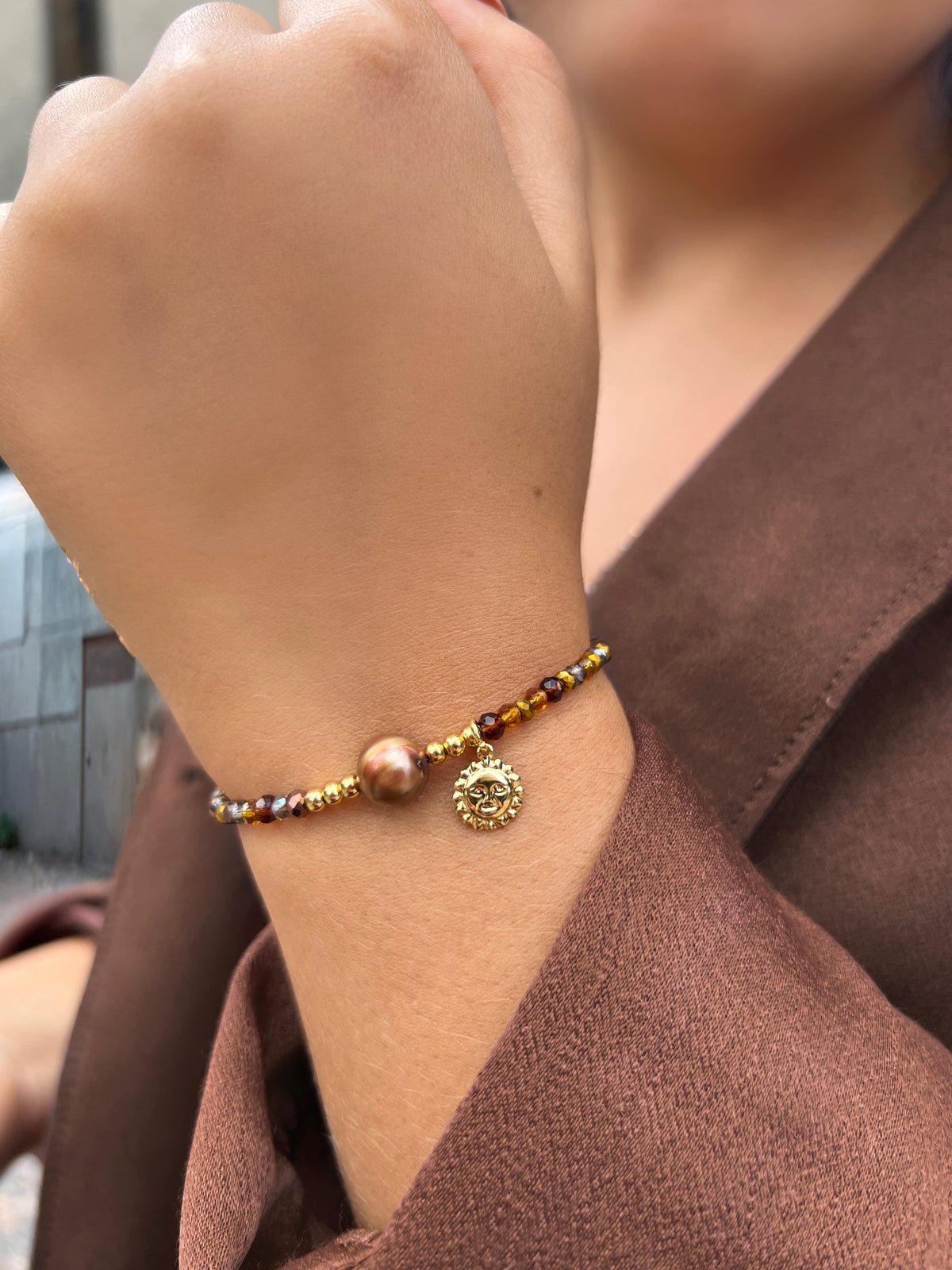 Pulseira Mix Tons Marrons Pérola Natural e Sol 16cm - Tiff Joias
