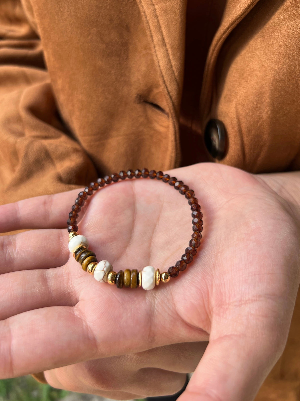 Pulseira Pedra Natural Olho De Tigre e Howlita 17cm - Tiff Joias
