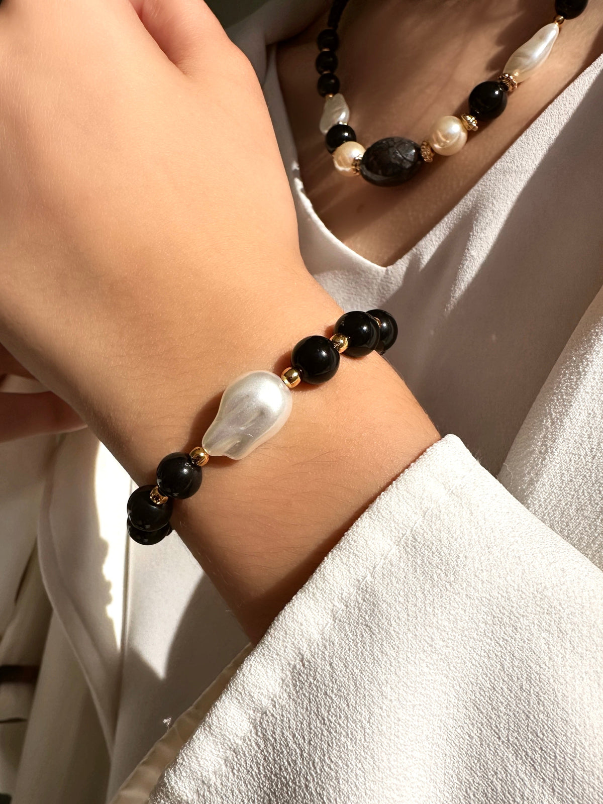 Pulseira Pérola Barroca E Bolas Acrílicas Ônix - Tiff Joias