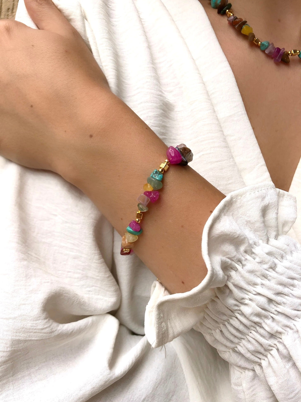 Última Peça!!! Pulseira Cascalhos Coloridos E Detalhes Em Banho Ouro 16cm - Tiff Joias