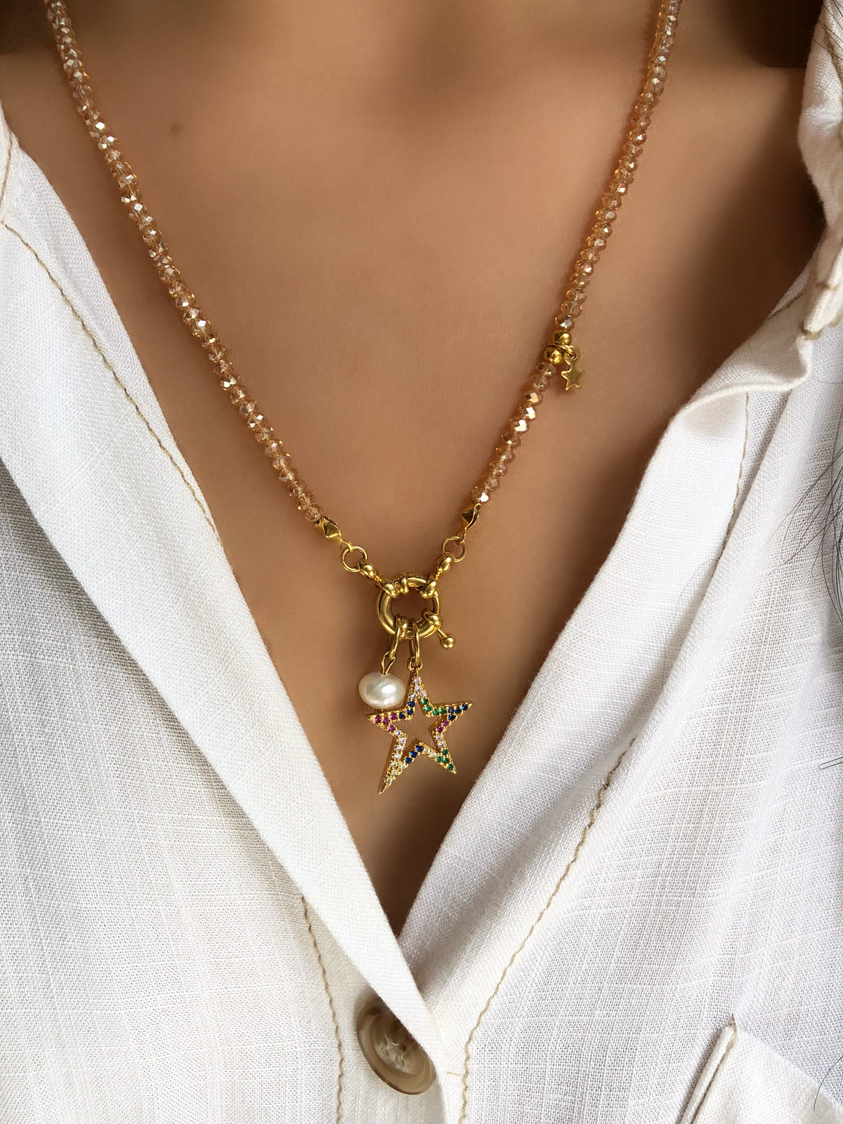 Colar Cristais Lapidados Cor Dourado Com Pingente Estrela Cravejada Com Micro Zircônias