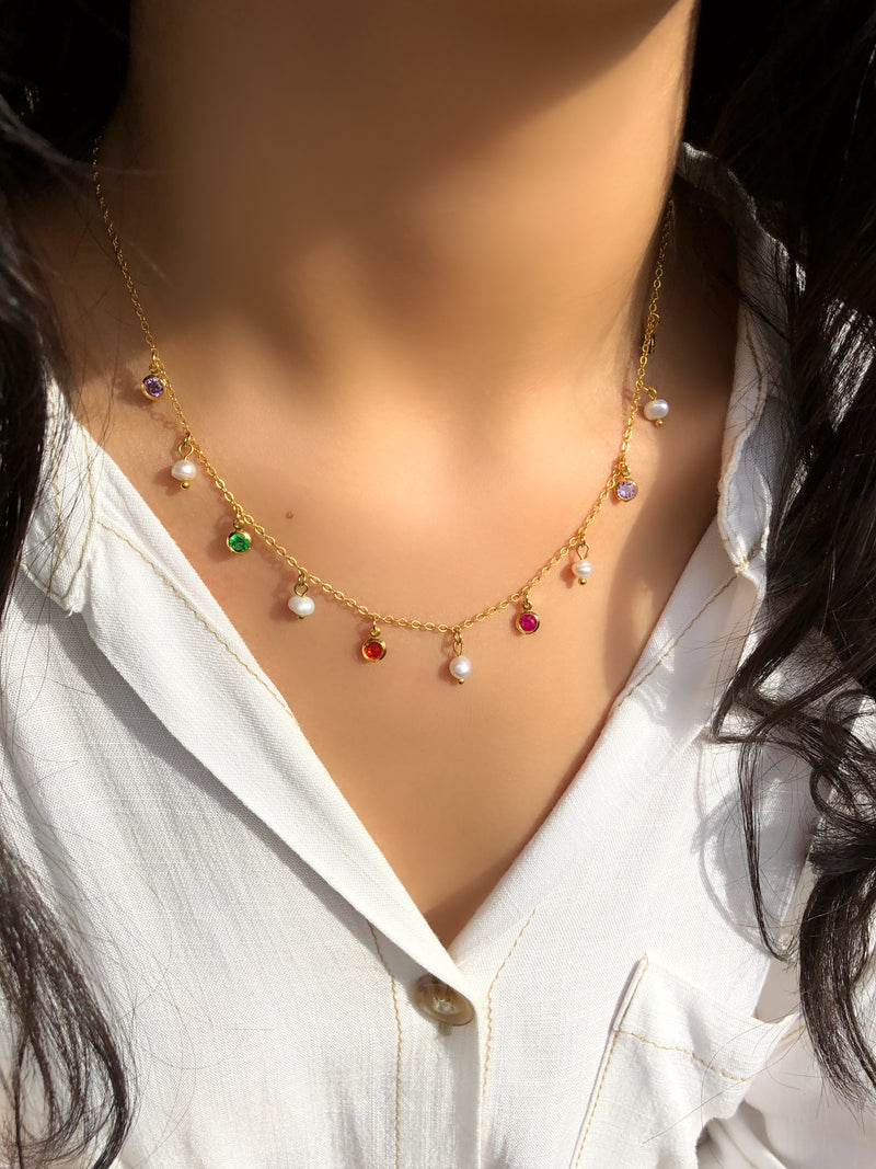 Choker Corrente Cadeado Com Mini Zircônias Coloridas E Mini Pérolas De Água Doce