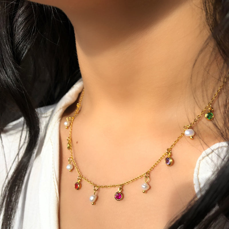 Choker Corrente Cadeado Com Mini Zircônias Coloridas E Mini Pérolas De Água Doce