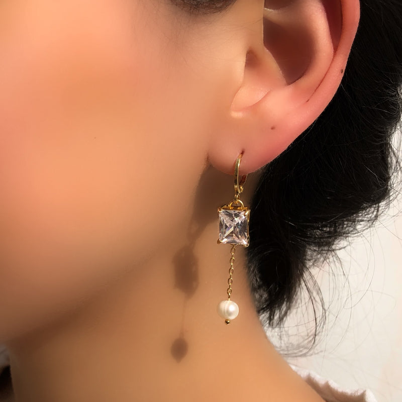 Par de Brincos Argola Com Baguete Zircônia Branca E Pérola De Água Doce