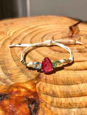 Pulseira Márcia Fio Nude Com Gotas Água Marinha, Berilo E Pink