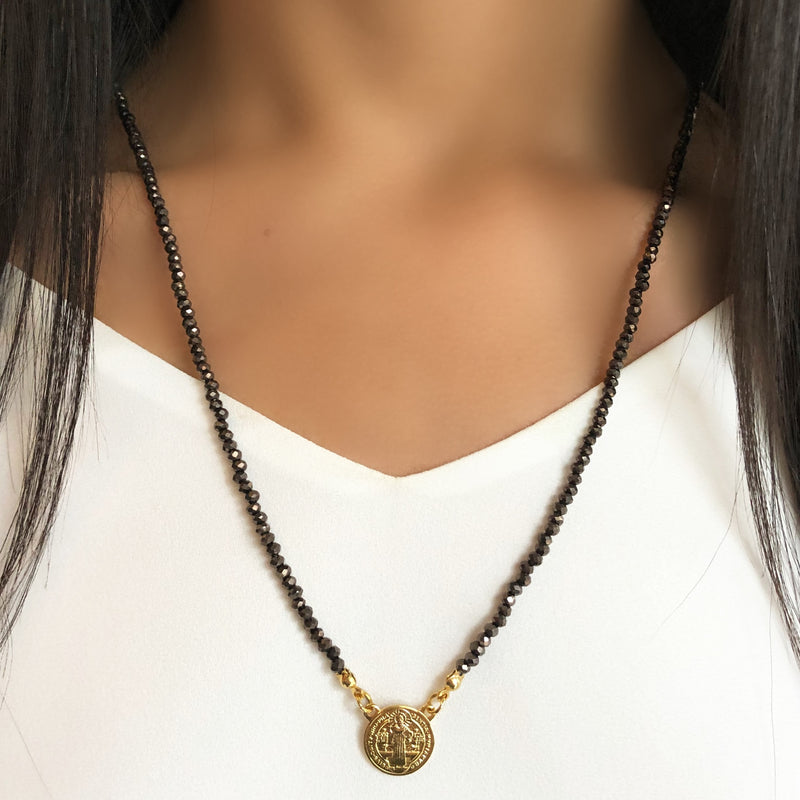 Escapulário Medalha São Bento Cristais Lapidados Cor Grafite 70cm